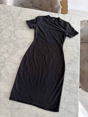 Skims Black Short Sleeve Dress